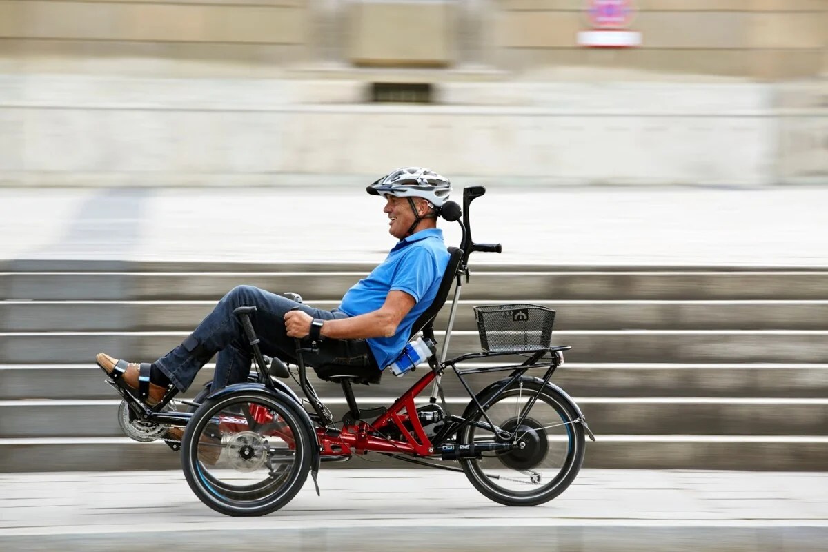velo-aide-personne-mobilite-reduite