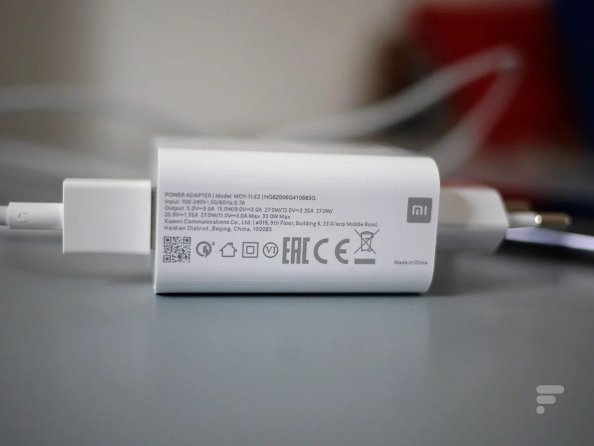 Le chargeur fourni avec le Xiaomi Mi 10T Pro