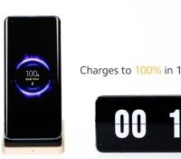 La recharge sans-fil 50W du Mi 10 Ultra ne suffisait pas ! Voici la recharge 80W... et elle décoiffe // Source : Xiaomi - Capture d'écran YouTube