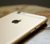 Lancé en 2015, l'iPhone 6S est toujours supporté par Apple // Source : Marc-André Julien - Unsplash