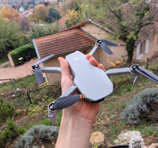 Le drone DJI Mini 2 qui filme en 4K est en promotion, avec des accessoires en prime