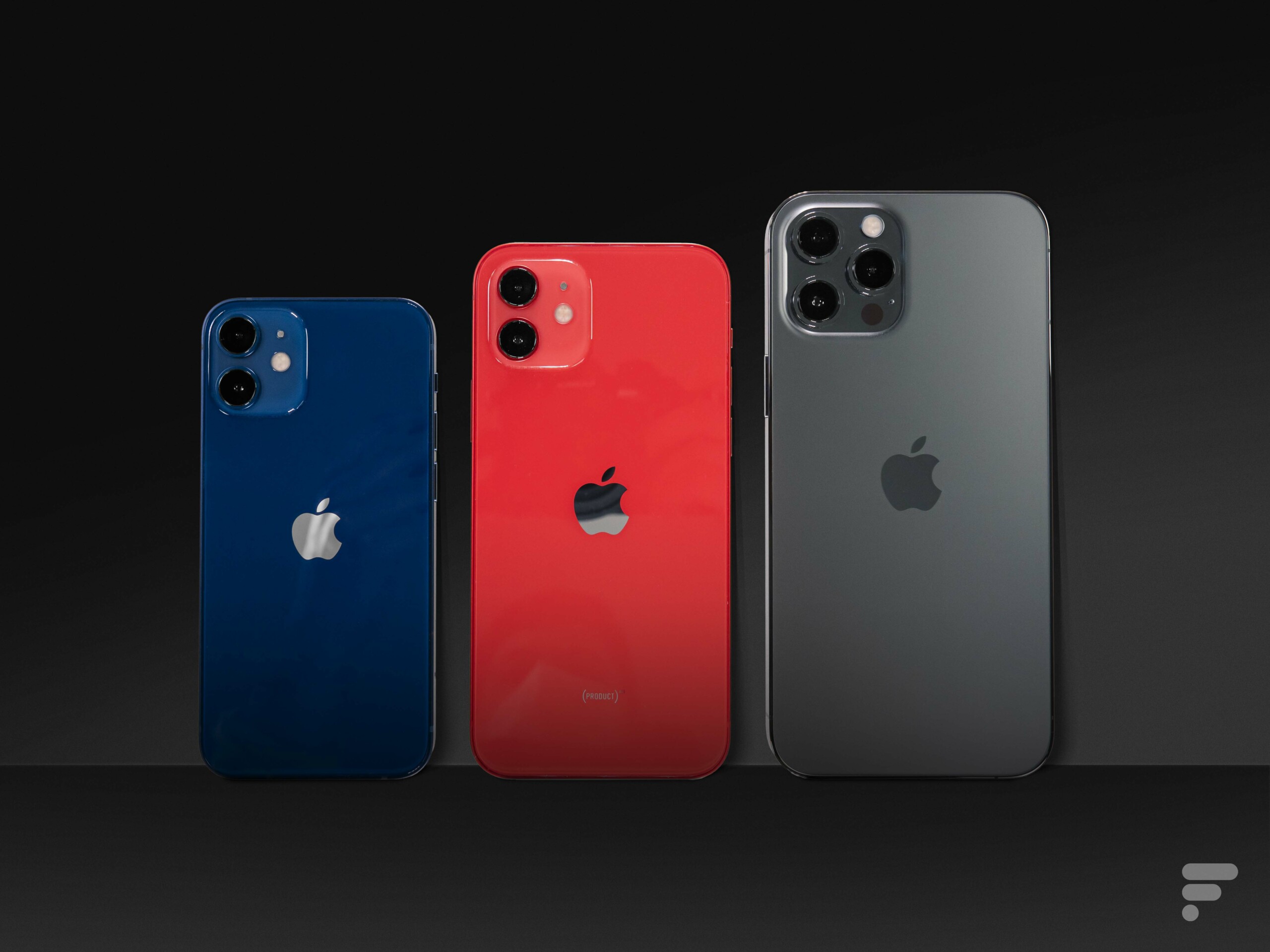 De gauche à droite : les iPhone 12 mini, iPhone 12 et iPhone 12 Pro Max
