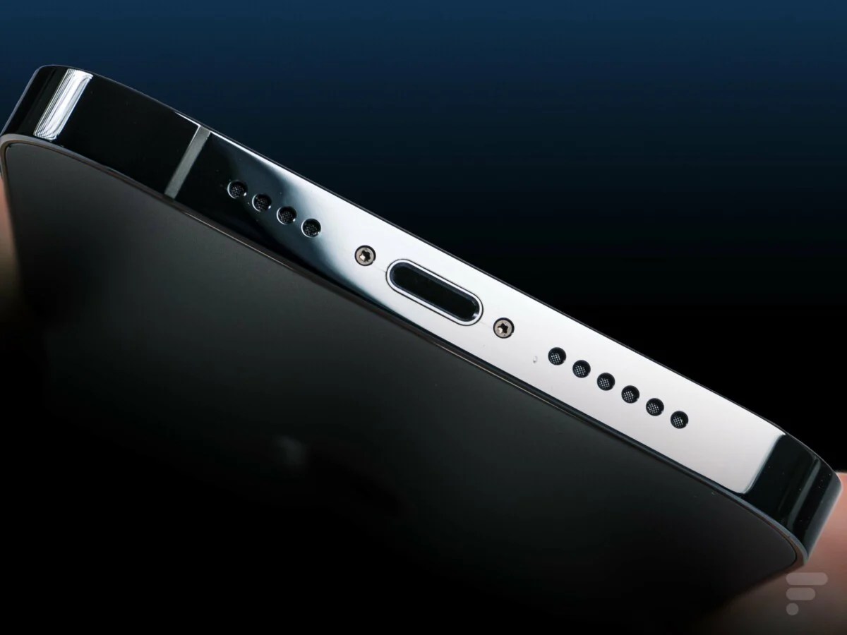 L'iPhone 12 Pro Max n'a pas abandonné son port de charge Lightning