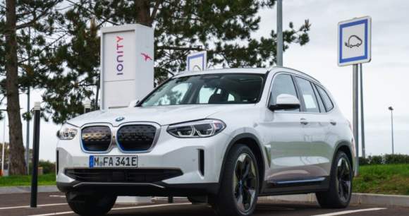 La BMW iX3 // Source : BMW France