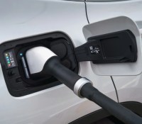 La prise de recharge du BMW iX3 // Source : BMW France