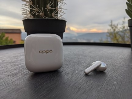 Oppo Enco W51 - Charging case (3)