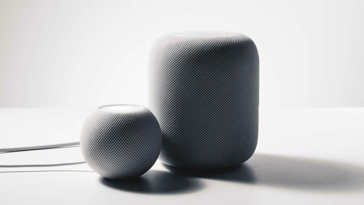 Le HomePod mini et le premier HomePod d'Apple
