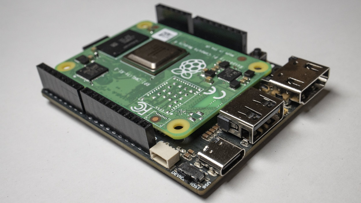 Piunora-Raspberry-Pi-4-Arduino-board