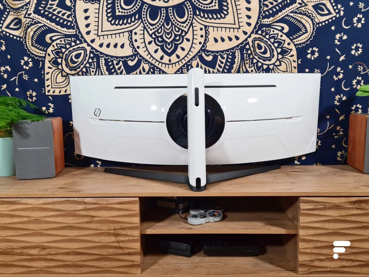 Samsung Odyssey G9_1