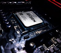 Ici un processeur AMD Ryzen 7 sur son socket, pour illustration // Source : Zii Miller - Unsplash