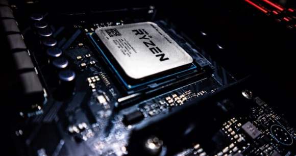 Ici un processeur AMD Ryzen 7 sur son socket, pour illustration // Source : Zii Miller - Unsplash
