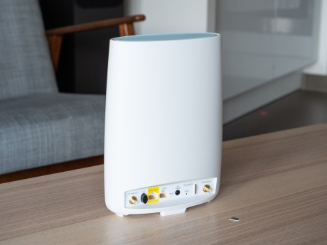 Netgear_Orbi_4G_P1022255