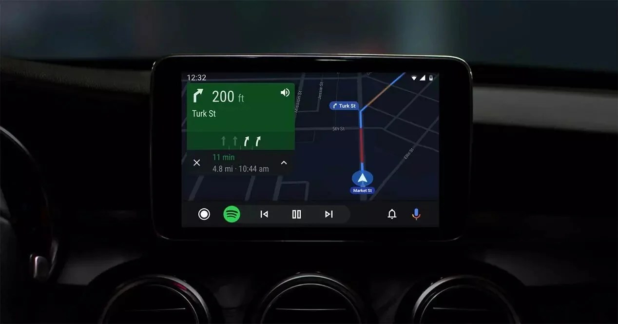 Android Auto : routines, jeux vocaux, fond d’écran… Google peaufine son interface dédiée à l’automobile