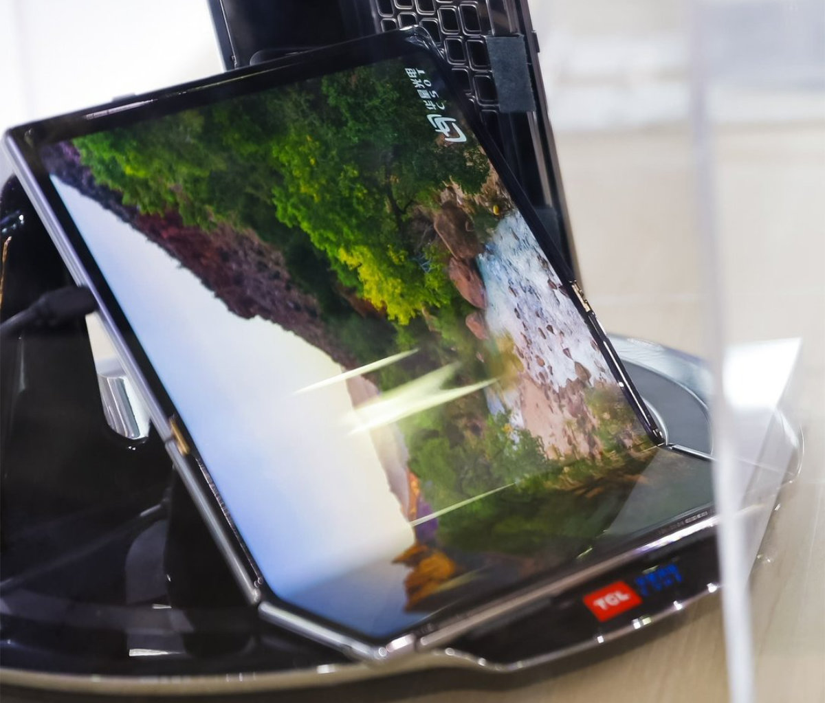 Concept de TCL pour une tablette pliable