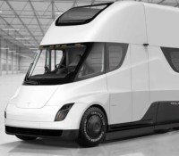 Et si Tesla lançait un van électrique équipé d'un panneau solaire ? La piste n'est pas exclue... // Source : Electrek