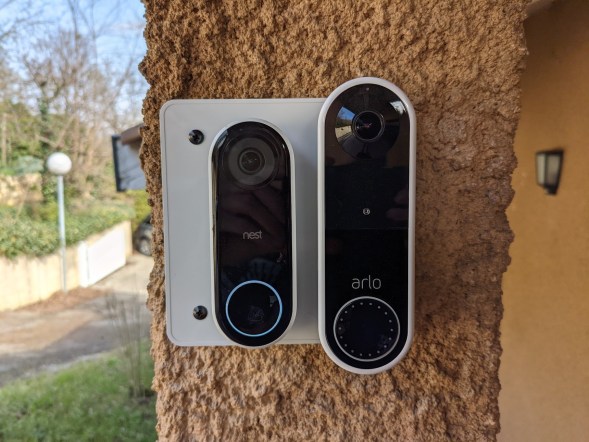 Arlo Essential Wire-Free Video Doorbell vs Nest Hello (2)