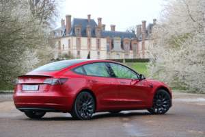 En France, le prix de la Tesla Model 3 a augmenté de 6 000 euros en une nuit