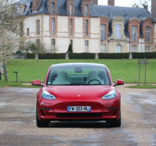 Accident grave de taxi à Paris : comment fonctionnent les freins de la Tesla Model 3 ?