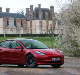 Imbattable, la Tesla Model 3 enchaîne les succès en France