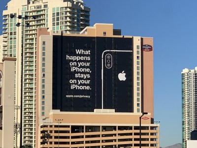 Affiche publicitaire d’Apple à Las Vegas lors du CES 2019 // Source : Chris Velazco / Engadget