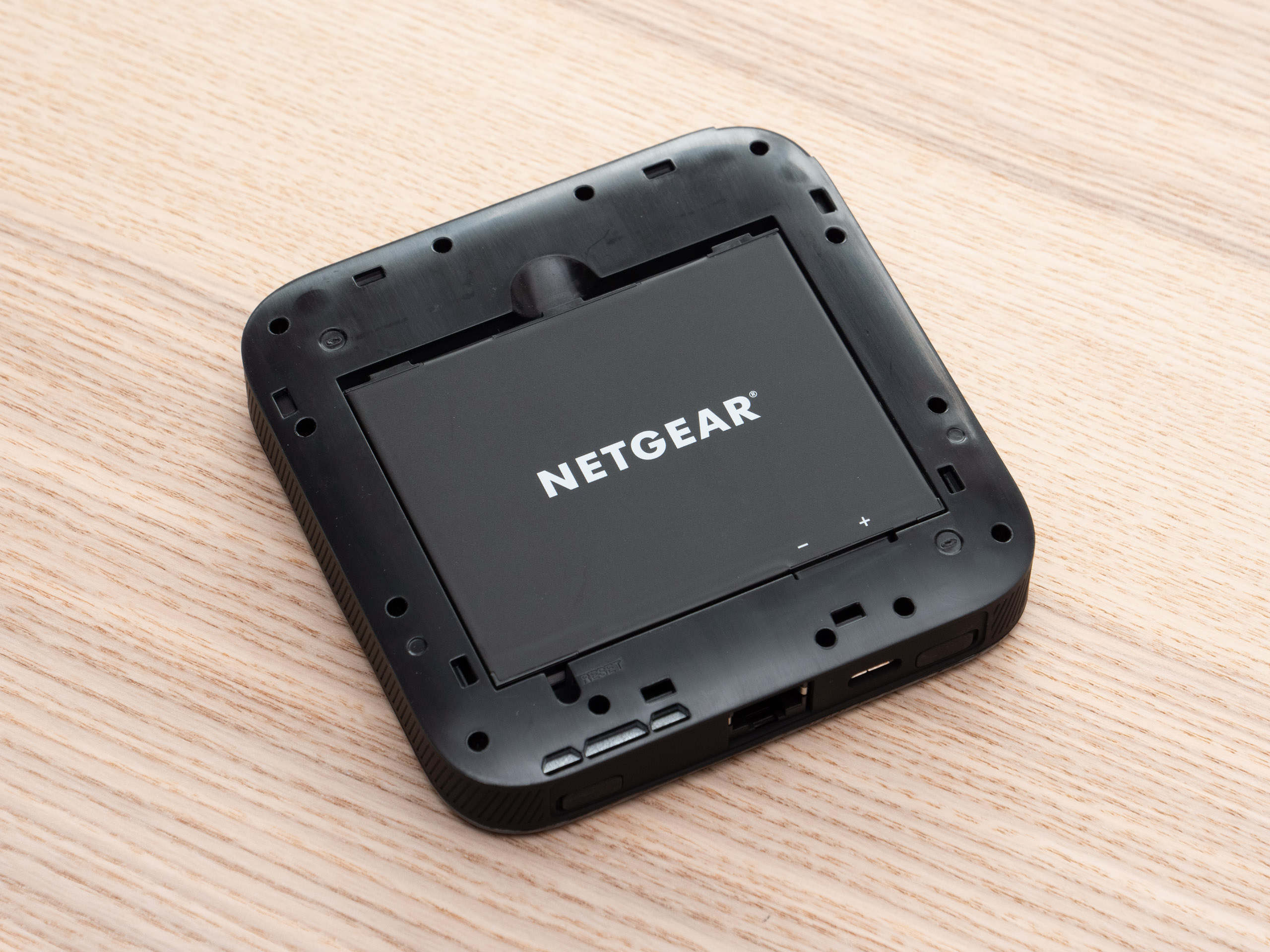 Netgear_Nighthawk_M5_26