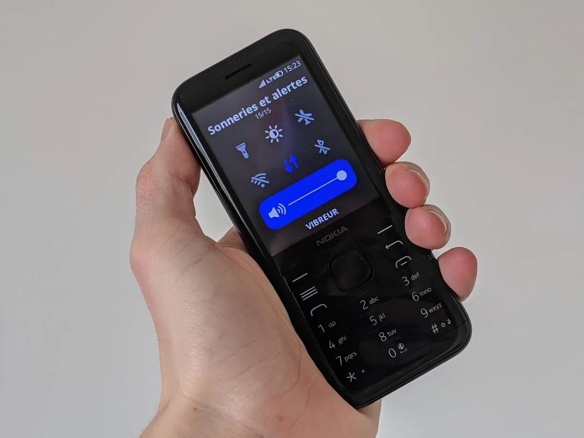 Nokia 8000 4G (13)