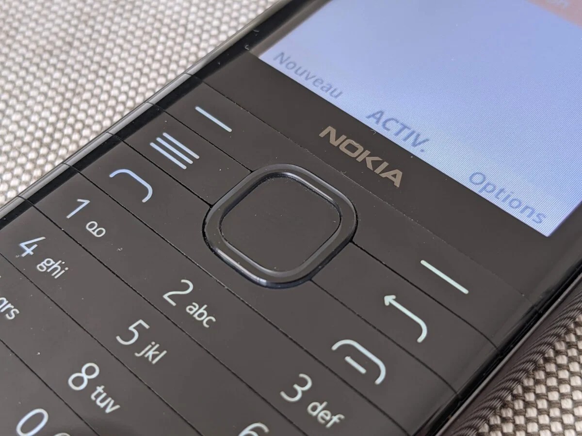 Nokia 8000 4G (9)