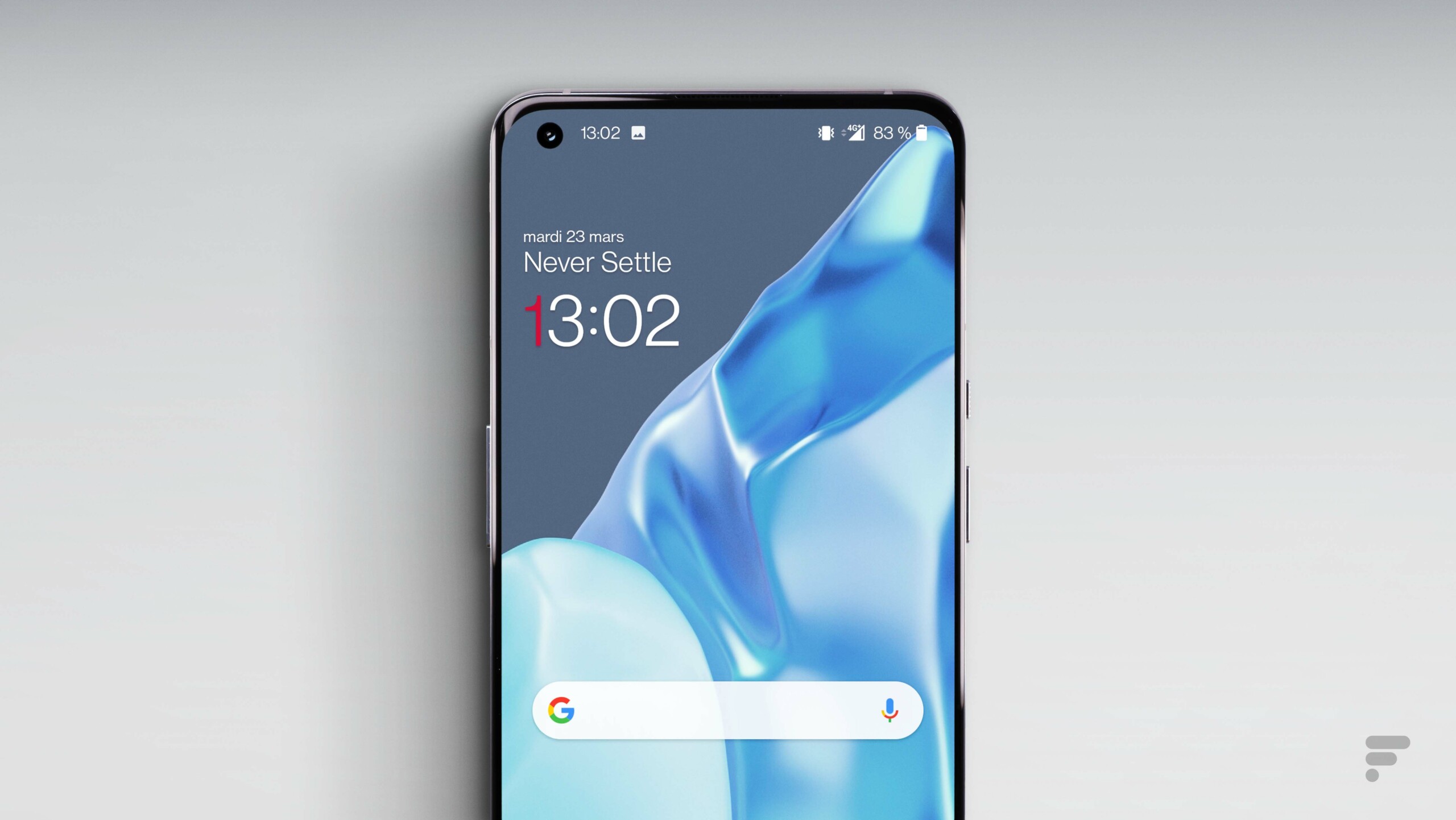 La caméra frontale du OnePlus 9 Pro se fait discrète