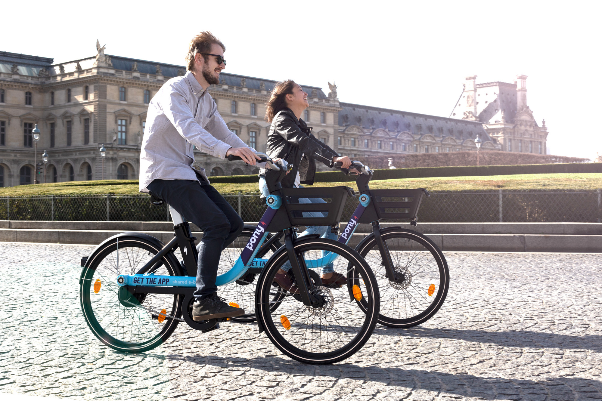 Pony : ses vélos électriques à partager débarquent à Paris avec un prix unique par trajet