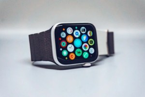 Apple Watch // Source : Unsplash / Simon Daoudi