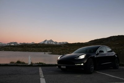 Tesla Model 3 // Source : Unsplash - Stefan Lehner