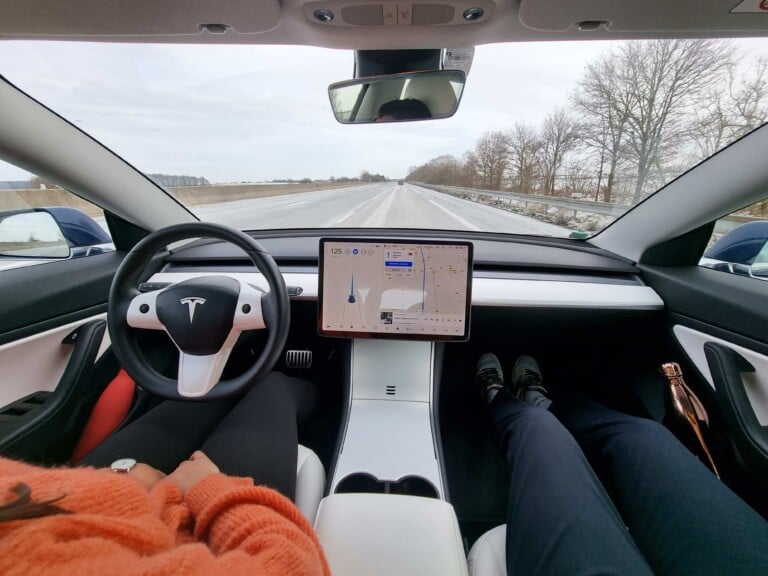 Autopilot la conduite autonome arrive sur les Tesla Model S et X
