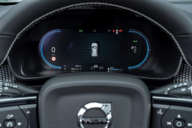 À l'intérieur du Volvo XC40 Recharge Twin / Source : ACE Team pour Volvo Cars France