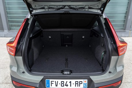 À l'intérieur du Volvo XC40 Recharge Twin / Source : ACE Team pour Volvo Cars France