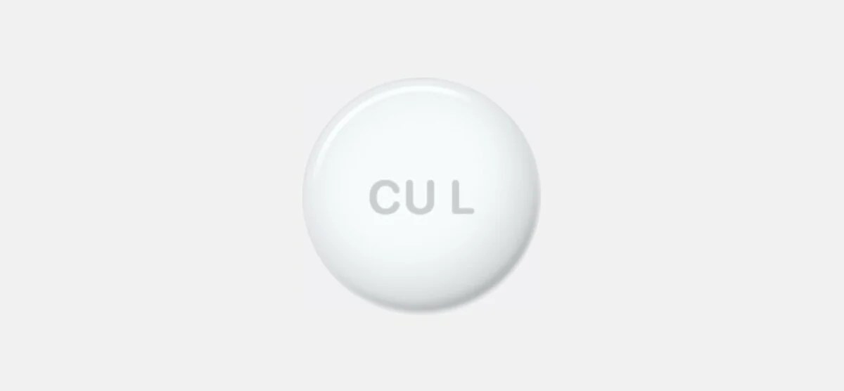 Un AirTags avec une gravure "CU L"... avec espace