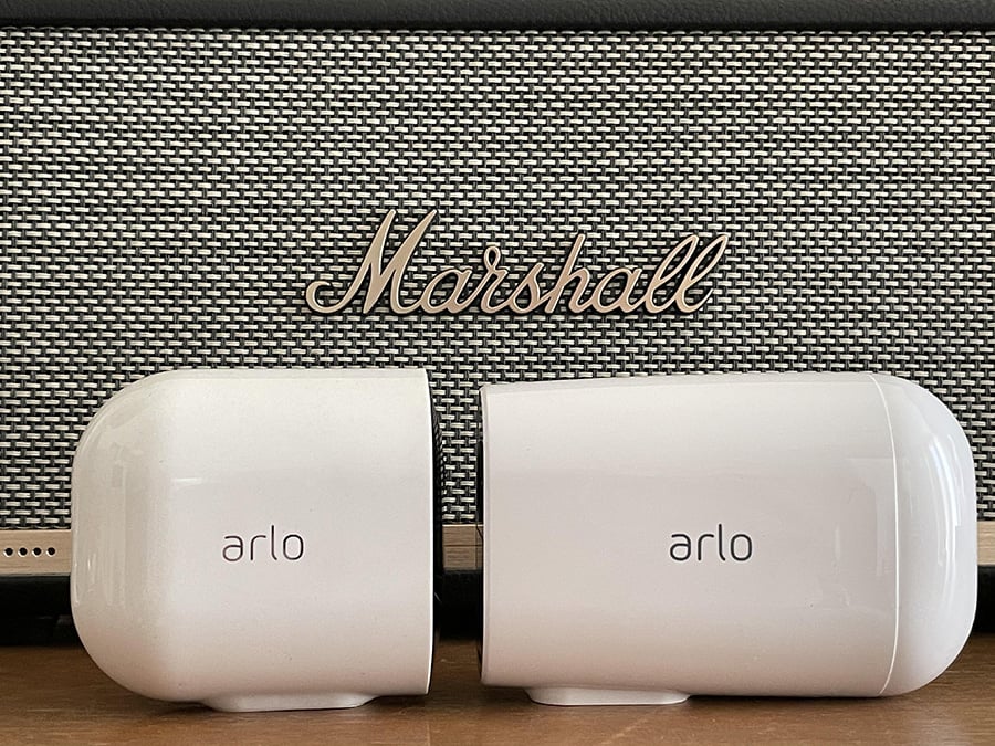 Arlo Essential Spotlight XL vs Arlo Ultra // Source : Frandroid / Yazid Amer