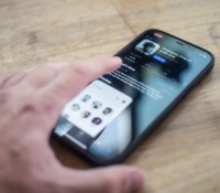 Le Google Play Store recevra l’application du réseau social Clubhouse en mai // Source : Unsplash / Josh Rose