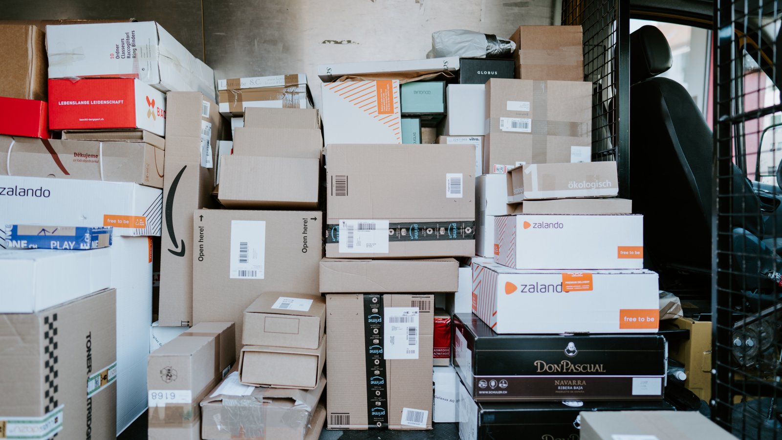 Fin des colis Shein, AliExpress et Temu Ã  bas prix : une taxe de 3 euros arrive en juillet 2026