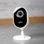 Test de la Arlo Essential Indoor : une honnête caméra handicapée par son prix