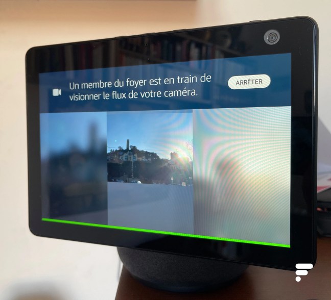 Vous pouvez surveiller votre maison depuis votre smartphone grâce à la caméra de l'Echo Show 10 // Source : FRANDROID / Melinda DAVAN-SOULAS