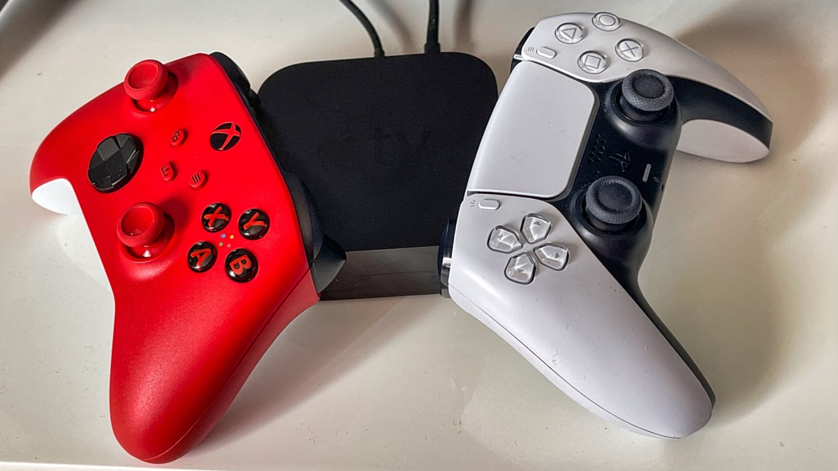Les manettes PS5 et Xbox Series sont désormais compatibles avec l'Apple TV