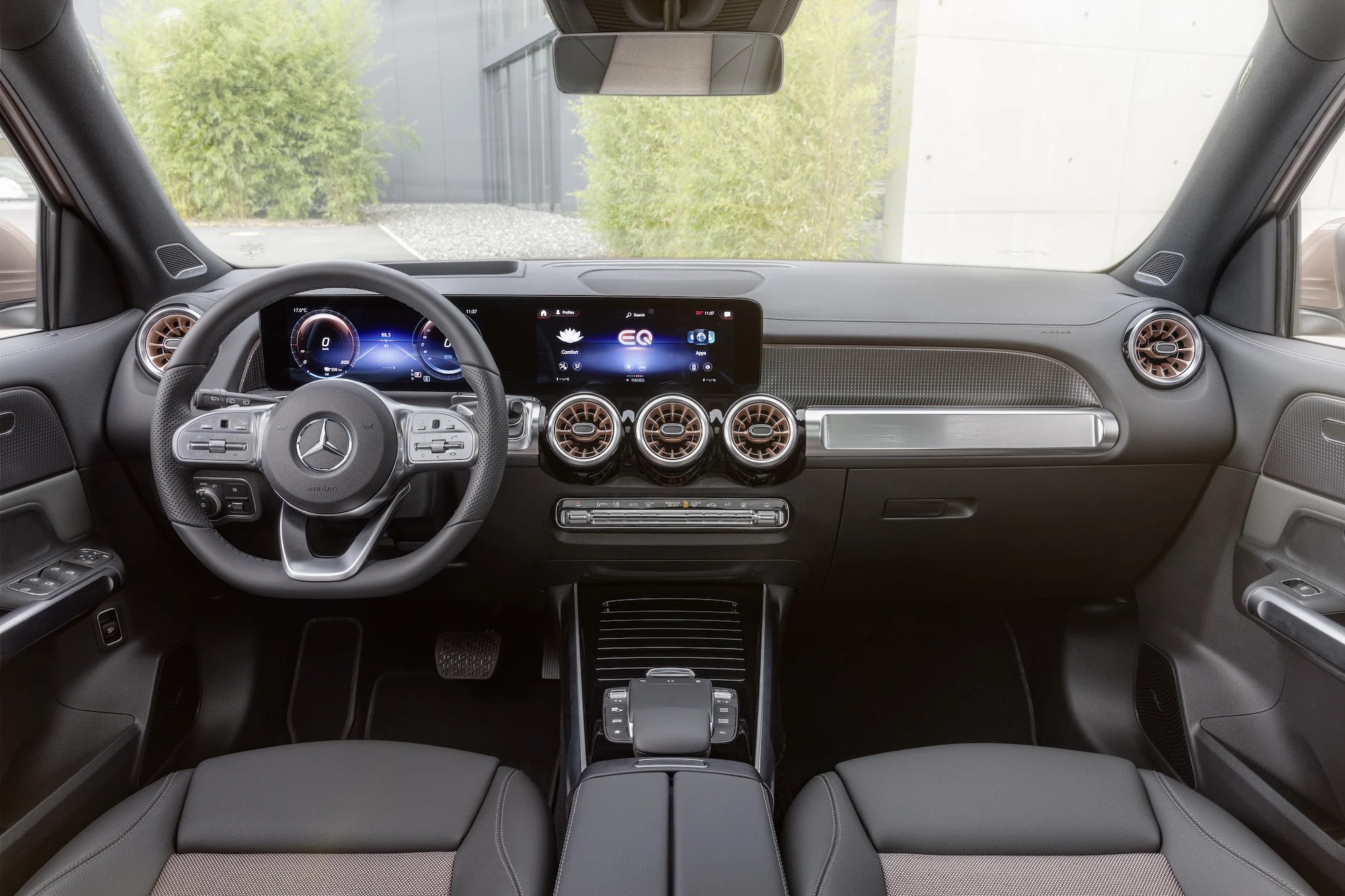 L'intérieur de la Mercedes EQB // Source : Mercedes