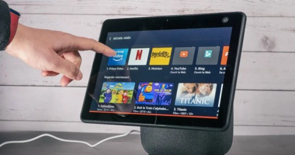 Molotov, Netflix ou encore Arte sont aussi disponibles sur l'Echo Show 10 // Source : FRANDROID / Arnaud GELINEAU Molotov, Netflix ou encore Arte sont aussi disponibles sur l'Echo Show 10 // Source : FRANDROID / Arnaud GELINEAU