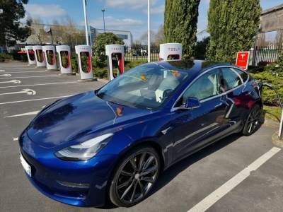 Une Tesla Model 3 en Supercharge // Source : Bob Jouy pour Frandroid