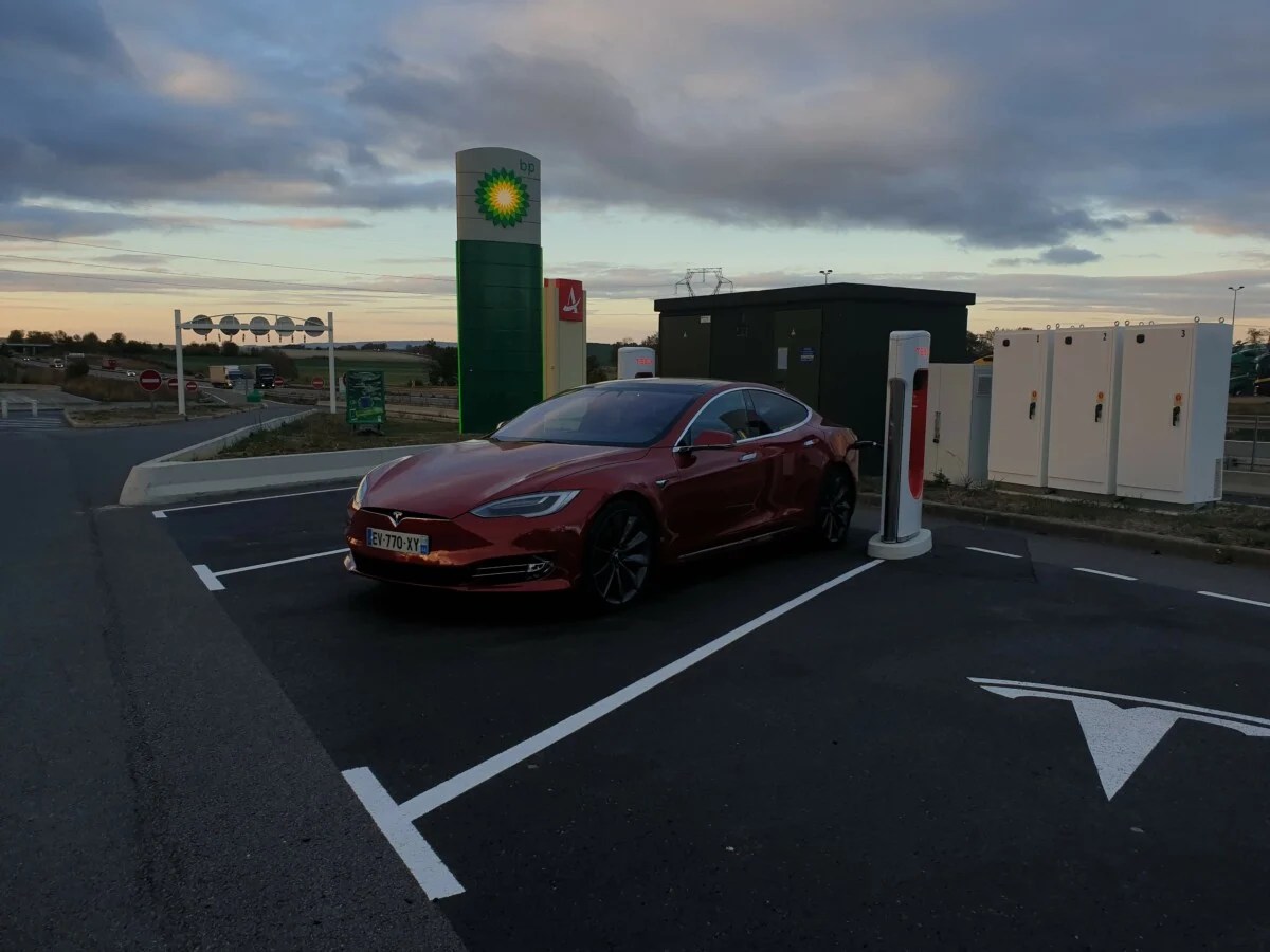 Tesla Model S – Supercharge
