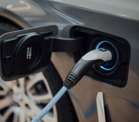 Une voiture électrique // Source : CHUTTERSNAP sur Unsplash