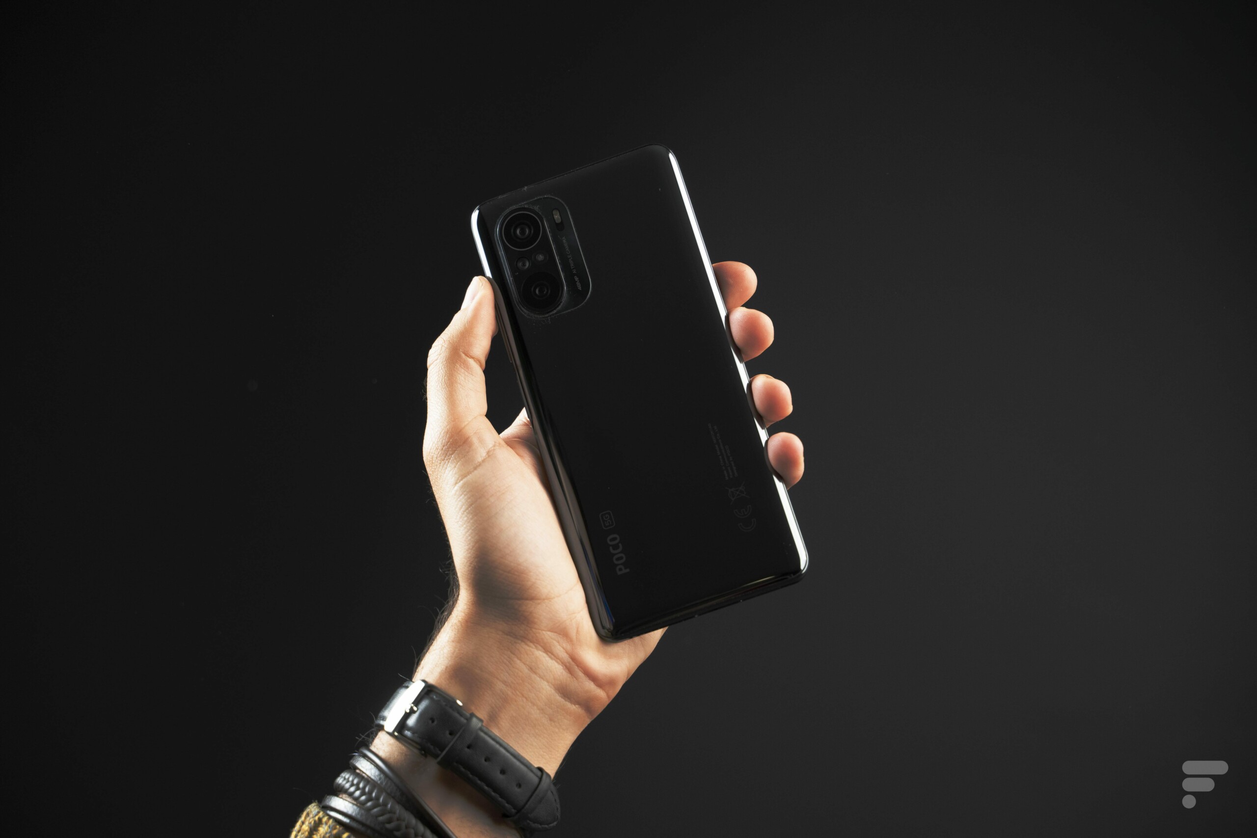 Le Xiaomi Poco F3 vu de dos