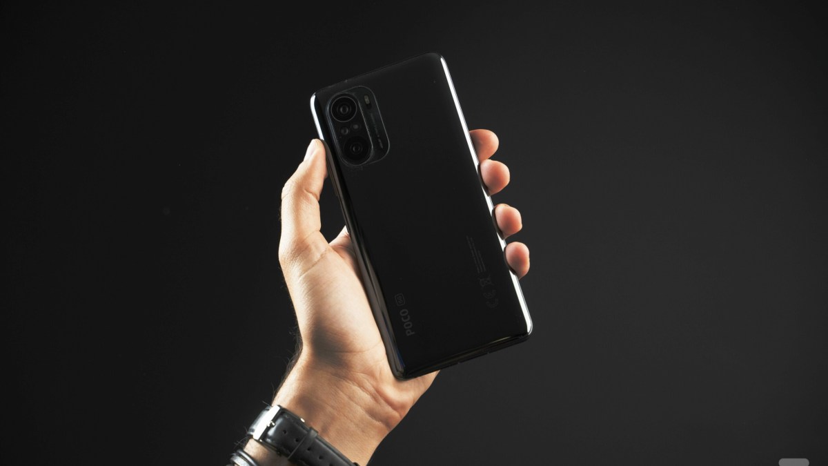 Le Xiaomi Poco F3 vu de dos