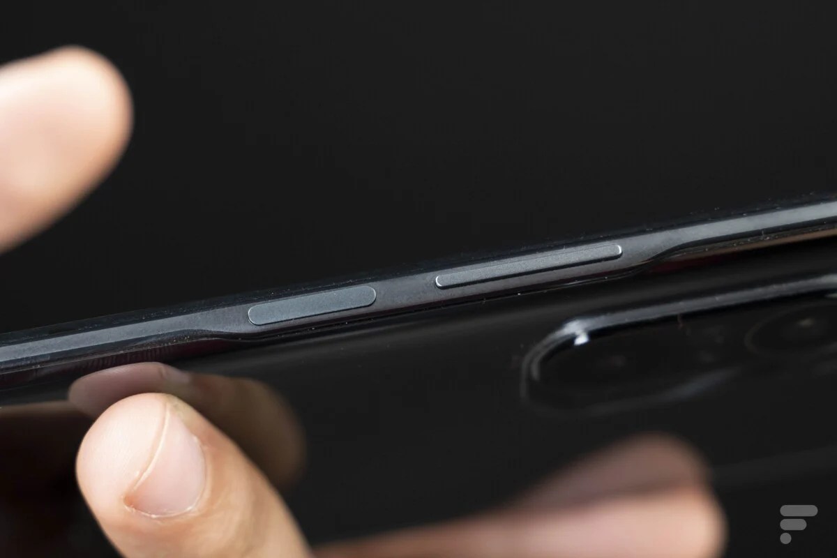 Les boutons latéraux du Xiaomi Poco F3