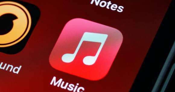 L'application Apple Music sur smartphone // Source : Brett Jordan - Unsplash